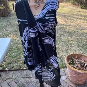 Alfani gorgeous Graphic Oasis Black Abstract top size M